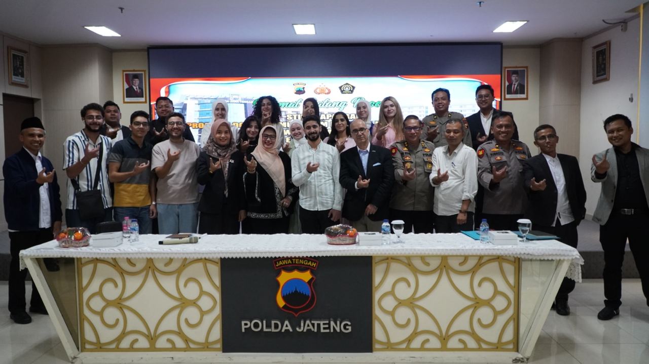 Jordanian students visiting Indonesian legal institutions